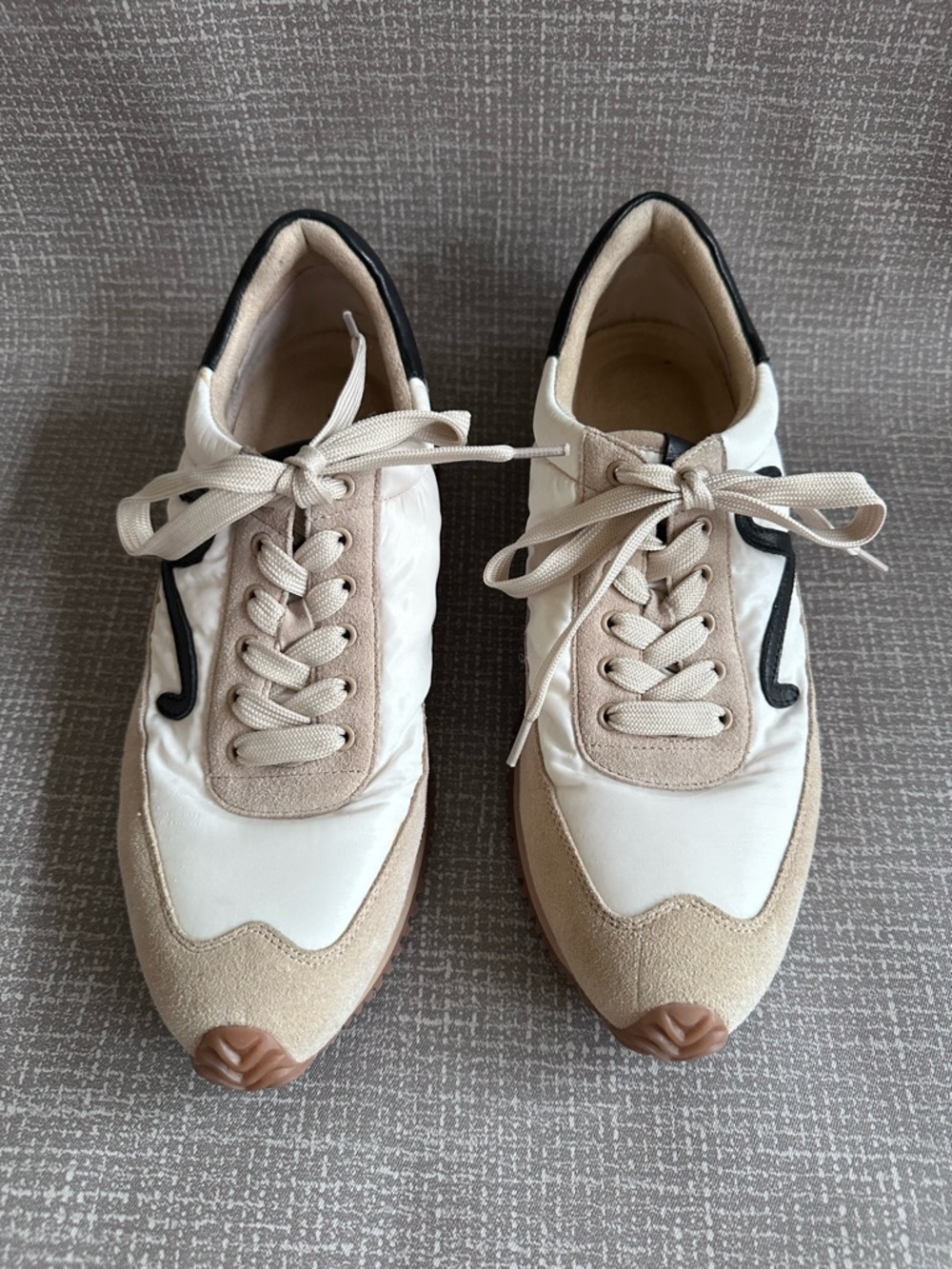 Vaneli Queen Women’s Beige Nival Retro Lace Up Sneakers Suede Black Sz 9.5